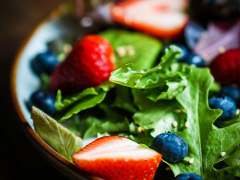Salad with lettuce, strawberries, blueberries and walnuts. 